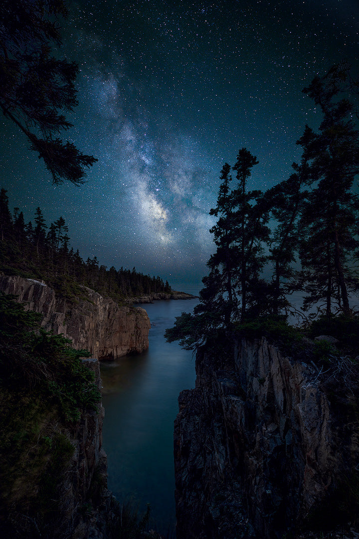 Milky Way over the Raven Nest cliffs, night sky photography by Ararat Agayan